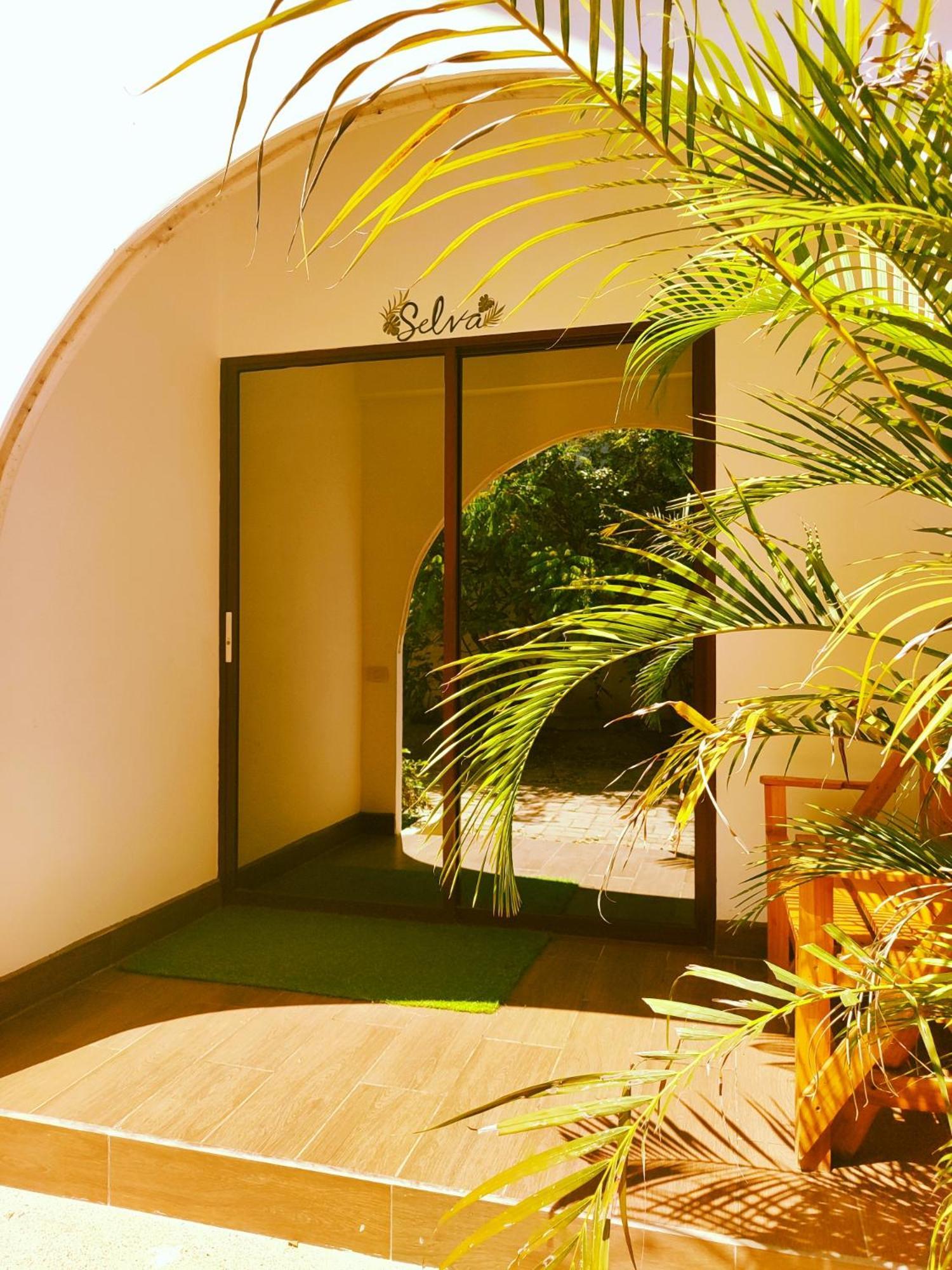 Cafe Madame Hotel Puerto López Buitenkant foto
