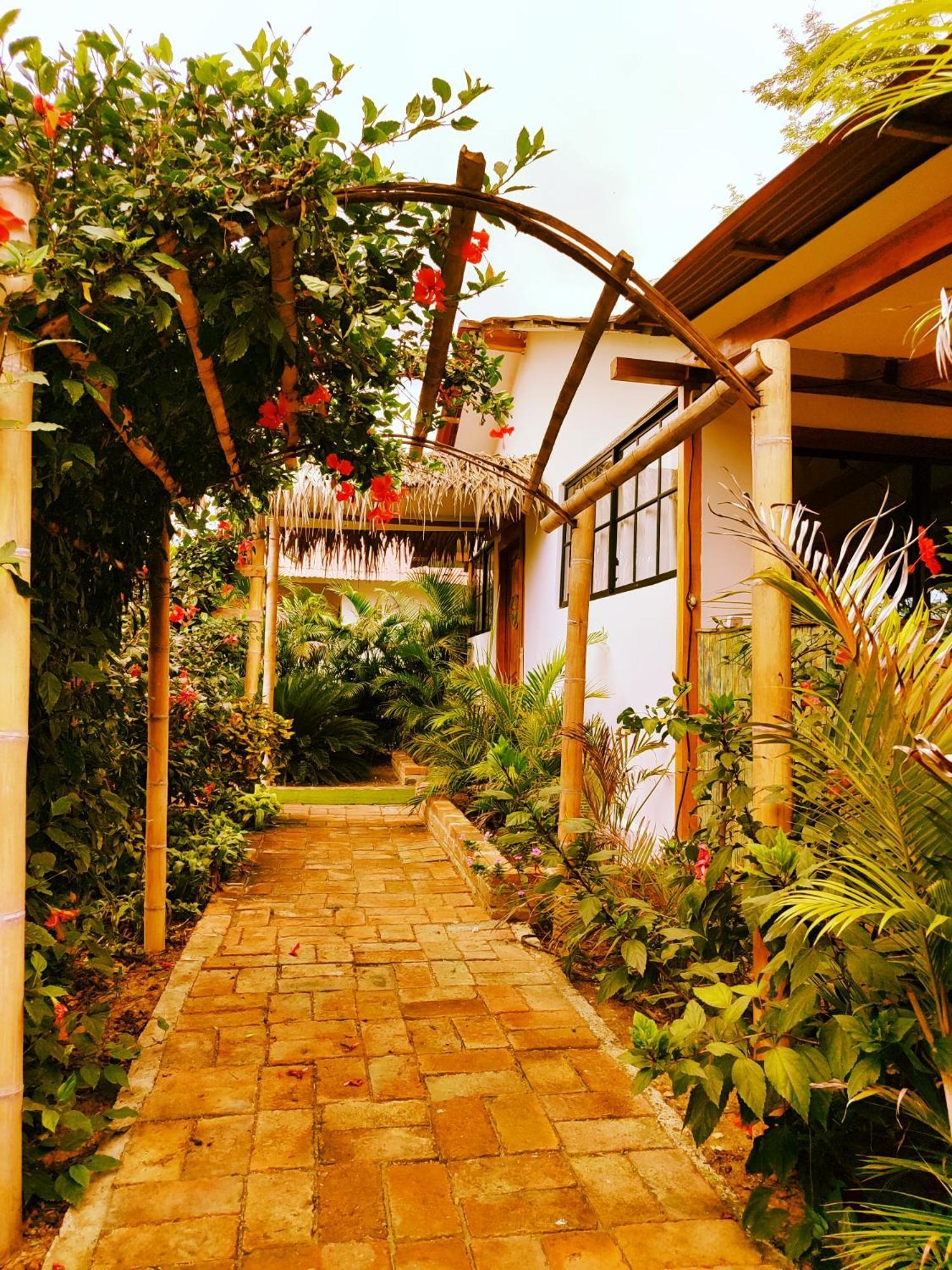 Cafe Madame Hotel Puerto López Buitenkant foto